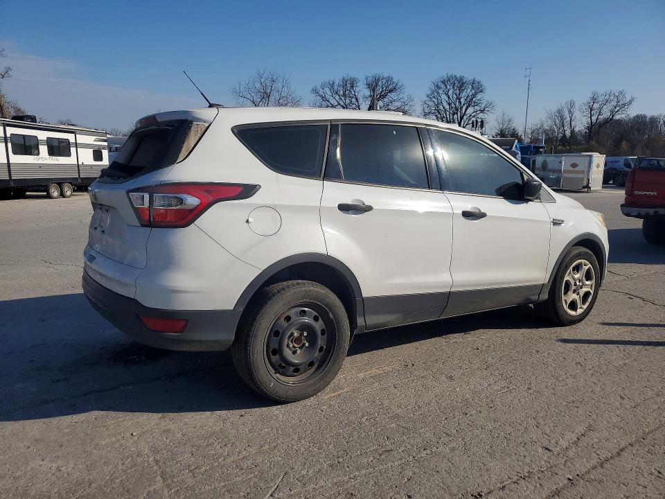 45599726 :رقم المزاد ، 1FMCU0F72HUA61341 vin ، 2017 Ford Escape مزاد بيع