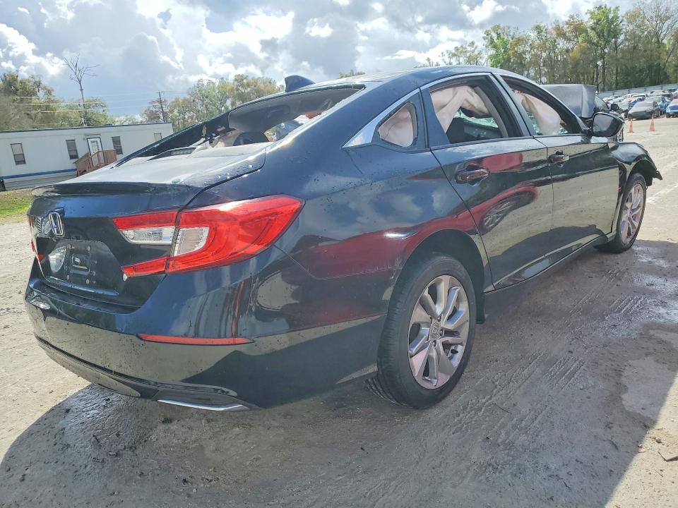 42016436 :رقم المزاد ، 1HGCV1F18JA216518 vin ، 2018 Honda Accord مزاد بيع
