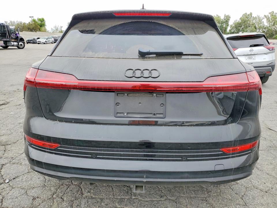 Продажа на аукционе авто 2021 Audi E-tron, vin: WA1LAAGE8MB000544, номер лота: 47939346
