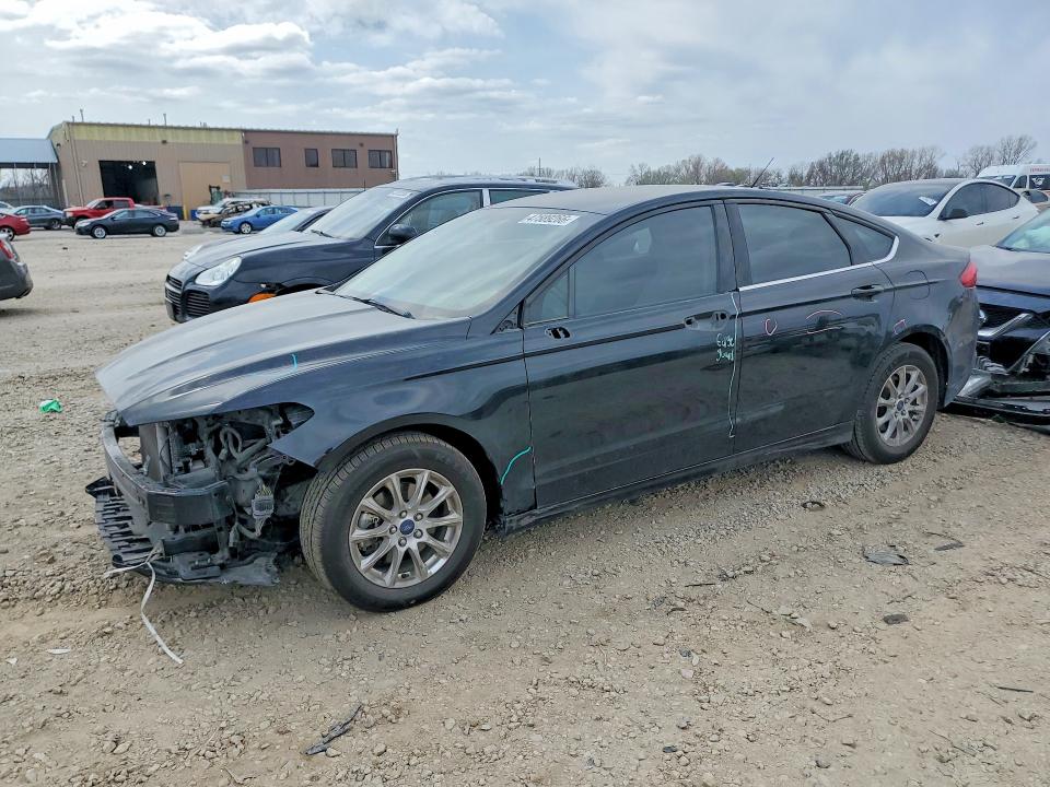 47589266 :رقم المزاد ، 3FA6P0G71JR114962 vin ، 2018 Ford Fusion مزاد بيع
