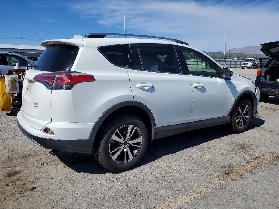41816236 :رقم المزاد ، JTMRFREV6JJ730053 vin ، 2018 Toyota Rav4 مزاد بيع