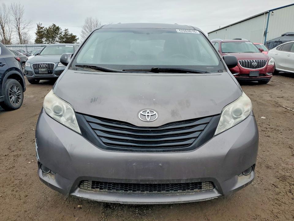 42063616 :رقم المزاد ، 5TDZK3DC2FS614593 vin ، 2015 Toyota Sienna مزاد بيع