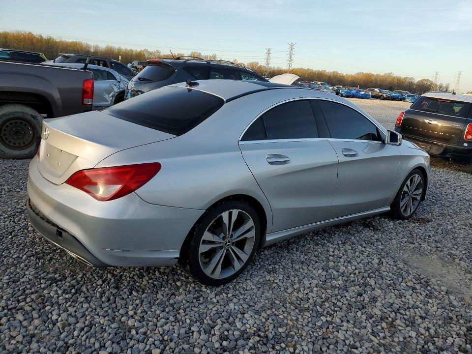 46284936 :رقم المزاد ، WDDSJ4EB6JN505803 vin ، 2018 Mercedes-benz Cla مزاد بيع