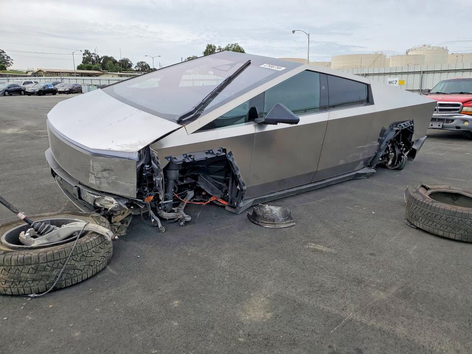 Продаж на аукціоні авто 2025 Tesla Cybertruck, vin: 7G2CEHEE9SA062089, номер лоту: 47986756