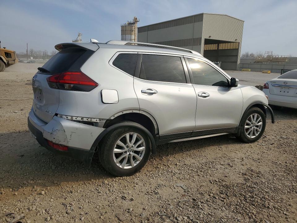 47395136 :رقم المزاد ، 5N1AT2MV6HC886537 vin ، 2017 Nissan Rogue مزاد بيع