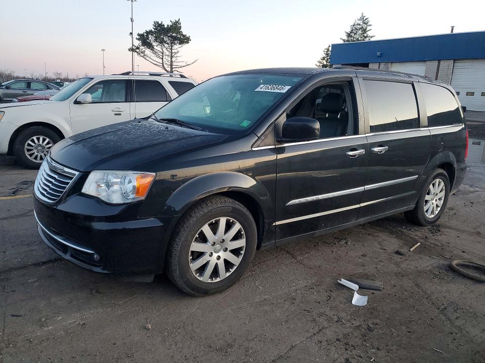 2015 Chrysler Town & Country მანქანა იყიდება აუქციონზე, vin: 2C4RC1BG1FR710683, აუქციონის ნომერი: 41636846