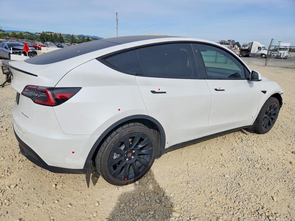 47912826 :رقم المزاد ، 7SAYGDEE2PF676488 vin ، 2023 Tesla Y مزاد بيع