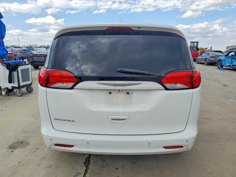 41997606 :رقم المزاد ، 2C4RC1DG2HR518947 vin ، 2017 Chrysler Pacifica مزاد بيع