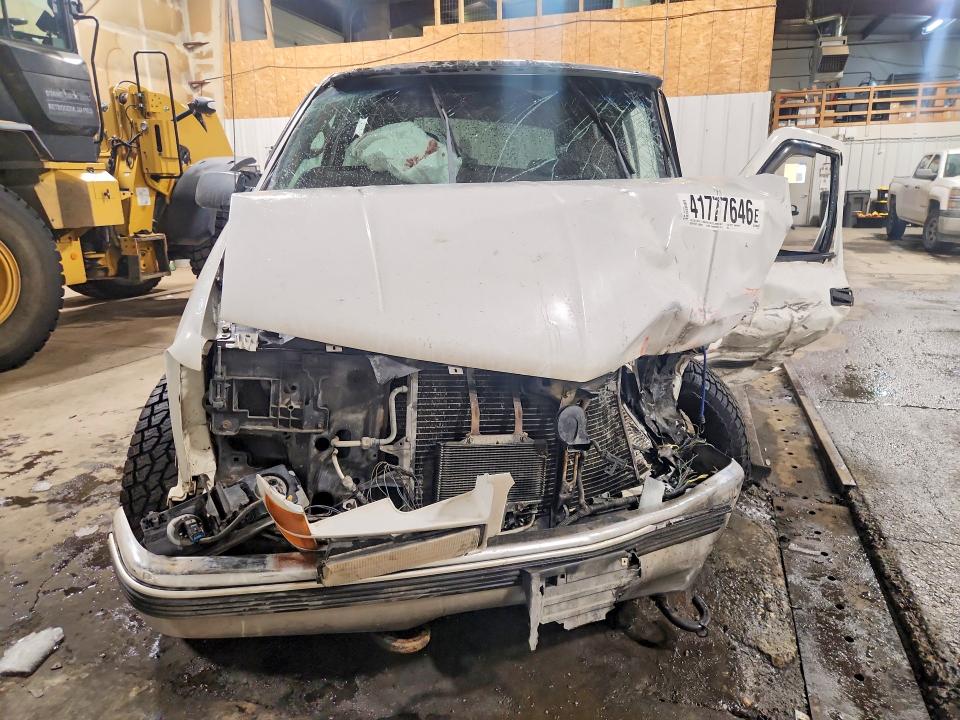 41777646 :رقم المزاد ، 1GKEK13R9XJ725251 vin ، 1999 Gmc Yukon مزاد بيع