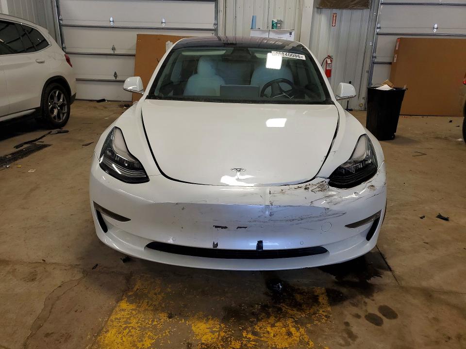 46840086 :رقم المزاد ، 5YJ3E1EB9JF122289 vin ، 2018 Tesla Model 3 مزاد بيع