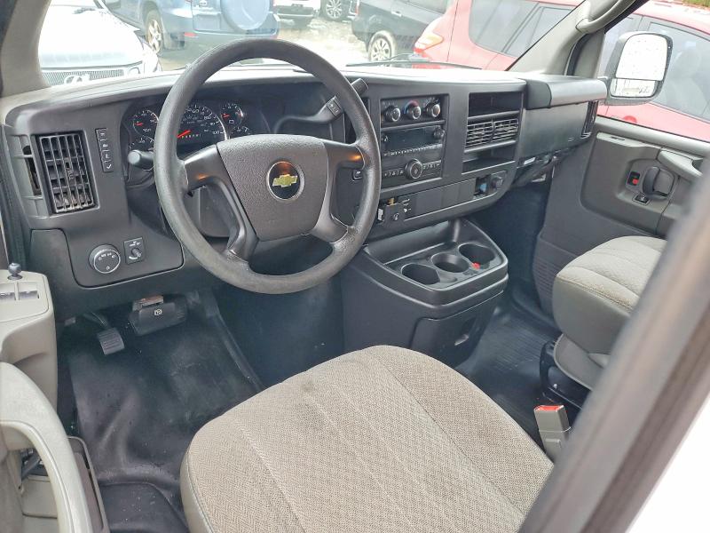 46351626 :رقم المزاد ، 1GCWGGCFXF1234633 vin ، 2015 Chev Express G2500 مزاد بيع