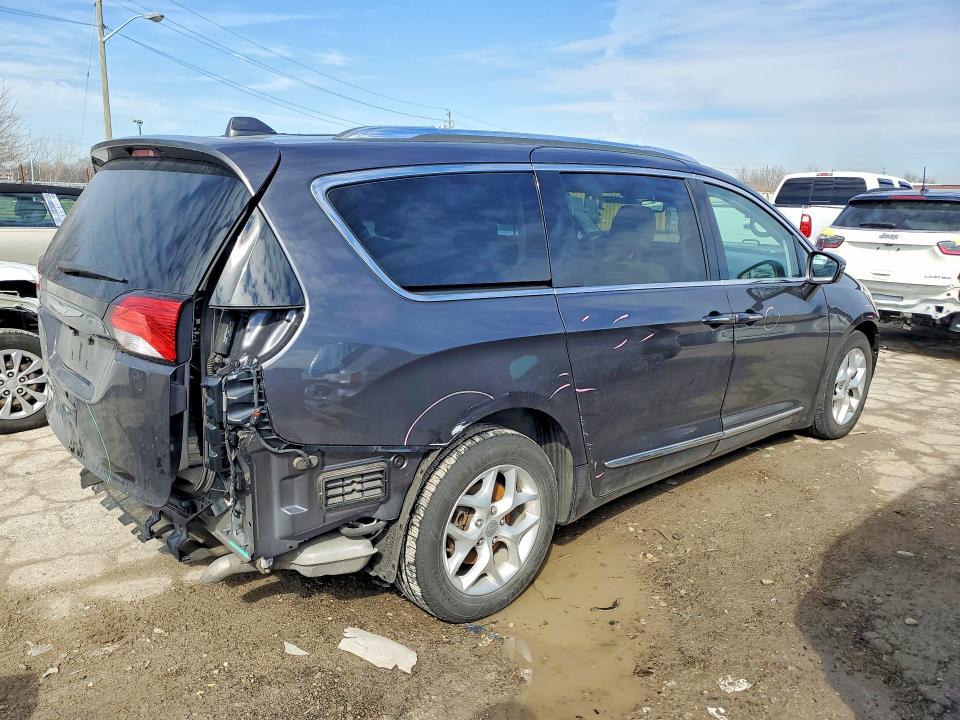 45762896 :رقم المزاد ، 2C4RC1EG5HR778306 vin ، 2017 Chrysler Pacifica مزاد بيع
