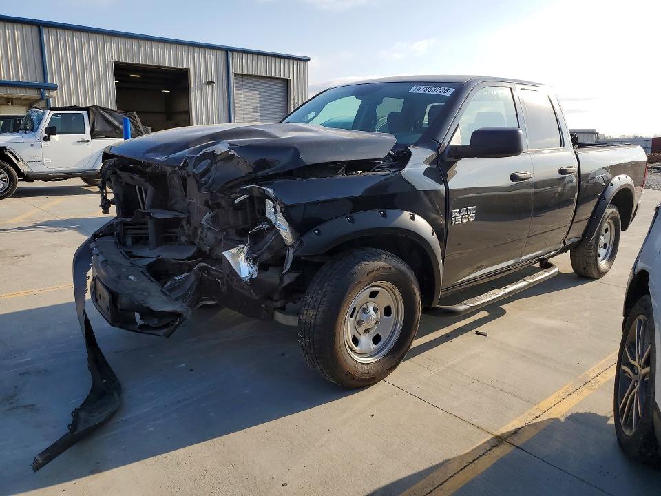 49399676 :رقم المزاد ، 1C6RR6FG1JS262045 vin ، 2018 Ram 1500 مزاد بيع