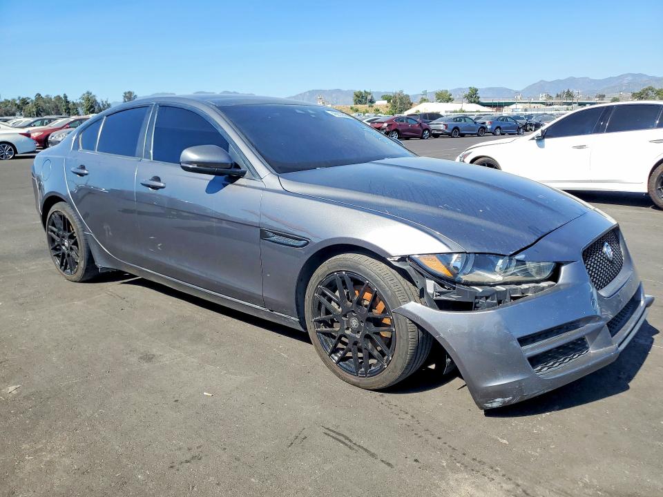 46833886 :رقم المزاد ، SAJAD4BG1HA965841 vin ، 2017 Jaguar Xe مزاد بيع