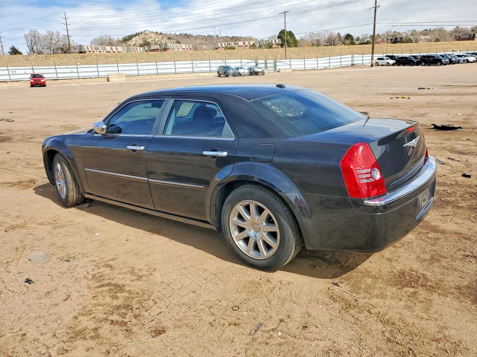 41807636 :رقم المزاد ، 2C3CA3CV1AH137579 vin ، 2010 Chrysler 300 مزاد بيع