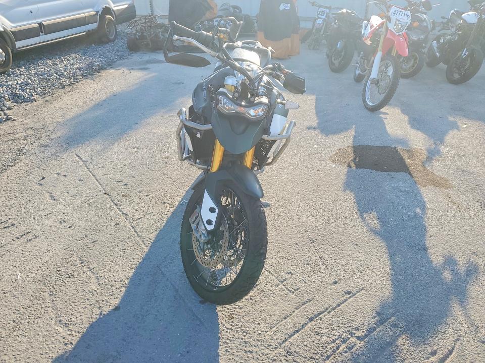 2022 Triumph Motorcycle Tiger მანქანა იყიდება აუქციონზე, vin: SMTE63DF5NTAX0138, აუქციონის ნომერი: 47792096