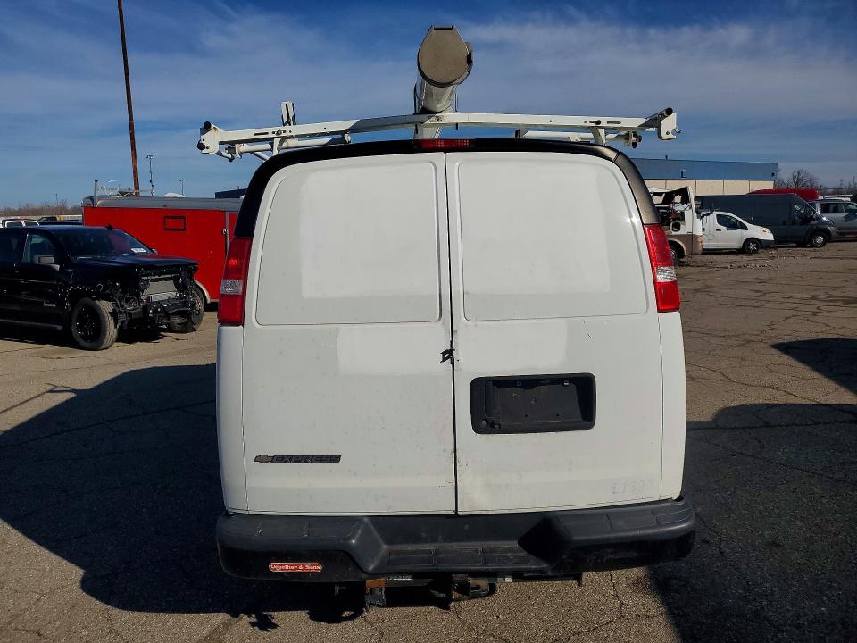47143856 :رقم المزاد ، 1GCWGAFP4K1164395 vin ، 2019 Chev Express G2500 مزاد بيع
