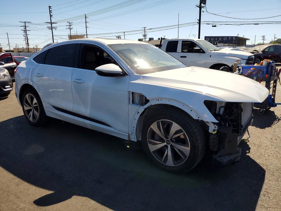 46953416 :رقم المزاد ، WA1CAAGE5RB032617 vin ، 2024 Audi Q8 E-tron مزاد بيع