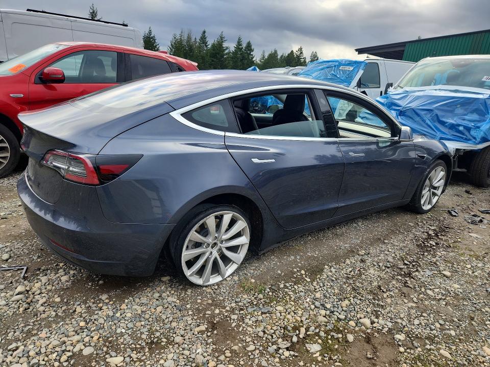 78909405 :رقم المزاد ، 5YJ3E1EA1JF052567 vin ، 2018 Tesla Model 3 مزاد بيع
