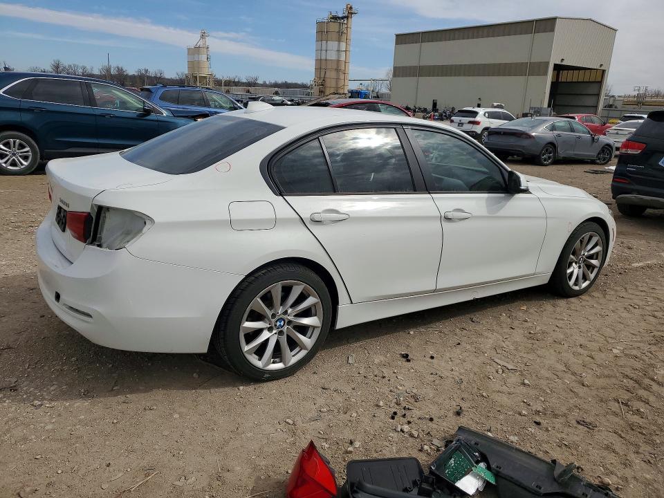 47343776 :رقم المزاد ، WBA8A3C50JA505439 vin ، 2018 Bmw 320 مزاد بيع