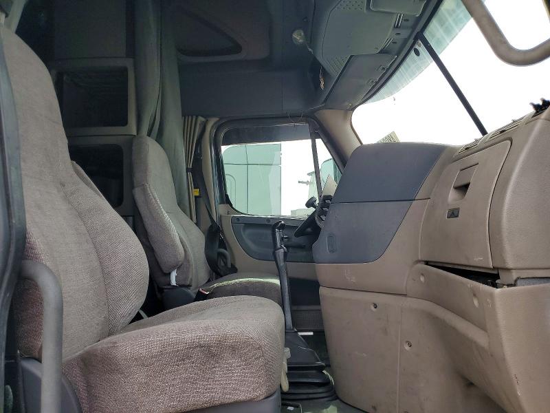 Продажа на аукционе авто 2014 Freigliner Cascadia 125, vin: 3AKJGLD63ESFS2398, номер лота: 48001566