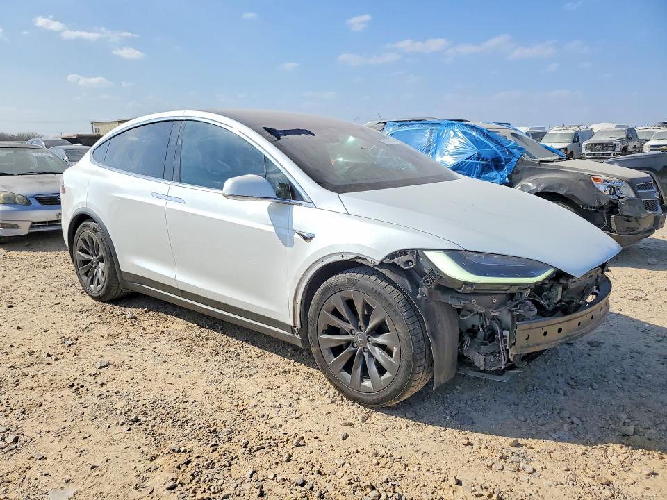 2018 Tesla Model X მანქანა იყიდება აუქციონზე, vin: 5YJXCAE29JF099944, აუქციონის ნომერი: 79370305