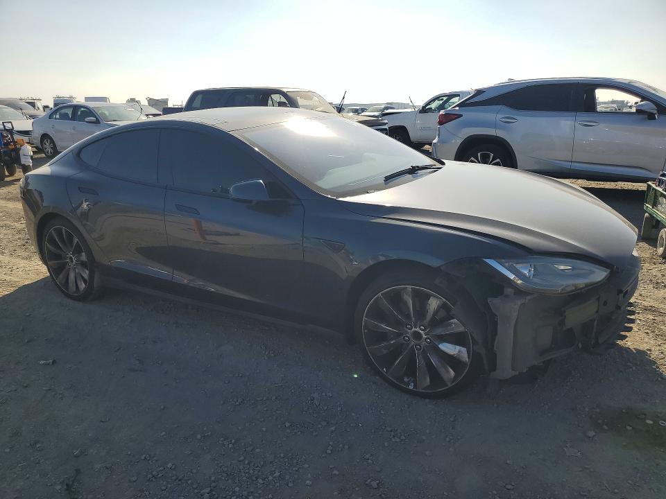 47201236 :رقم المزاد ، 5YJSA1H12FF083546 vin ، 2015 Tesla Model S مزاد بيع