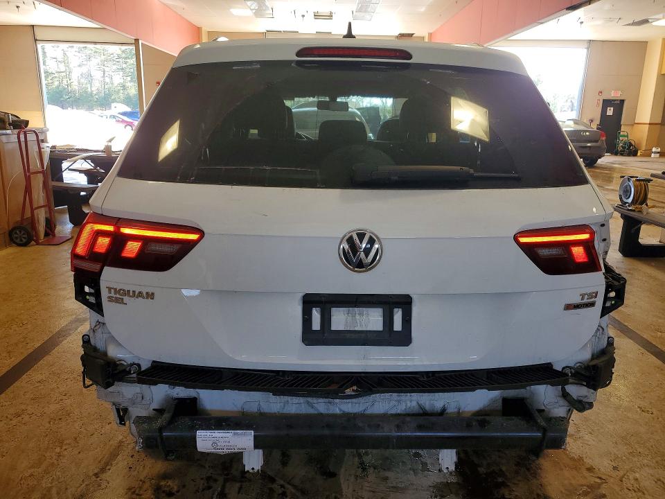 79827835 :رقم المزاد ، 3VV2B7AXXJM033725 vin ، 2018 Volkswagen Tiguan مزاد بيع