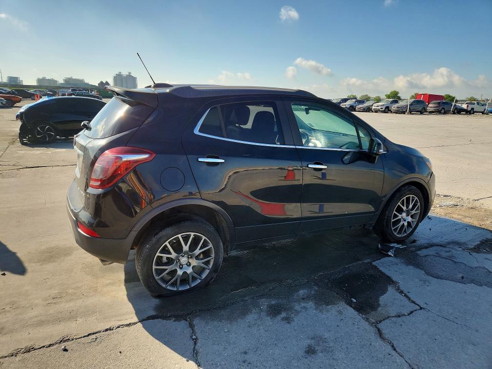 47879326 :رقم المزاد ، KL4CJ1SB5JB639490 vin ، 2018 Buick Encore مزاد بيع