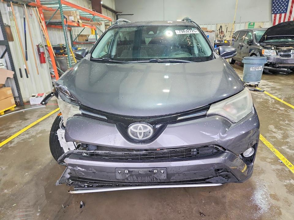 79832725 :رقم المزاد ، 2T3RFREV0HW654051 vin ، 2017 Toyota Rav4 مزاد بيع