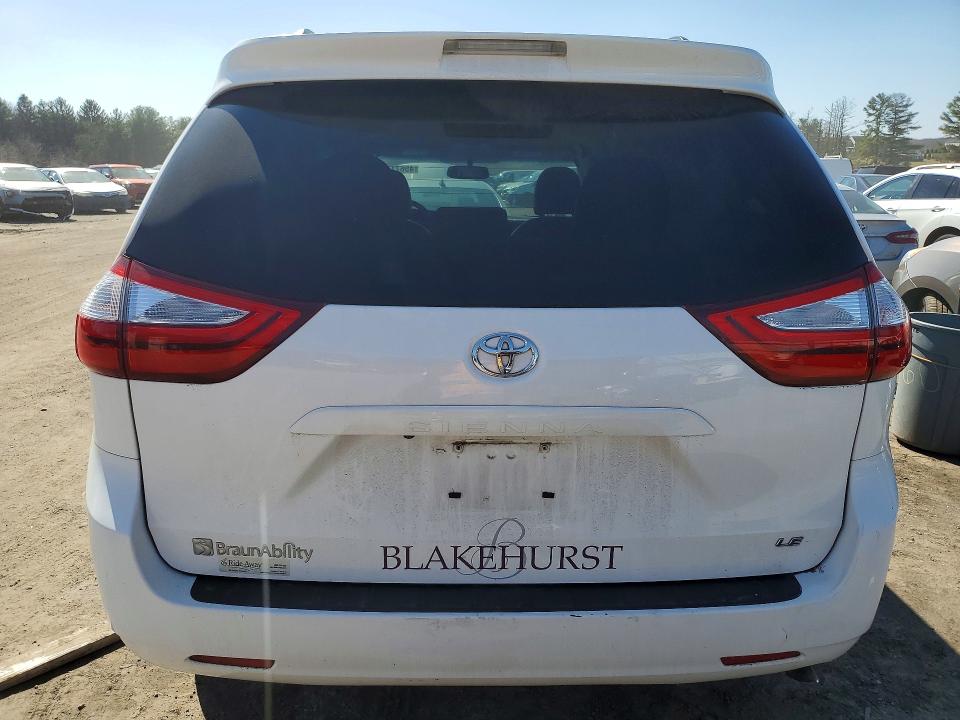 45671766 :رقم المزاد ، 5TDKK3DC7FS561729 vin ، 2015 Toyota Sienna مزاد بيع