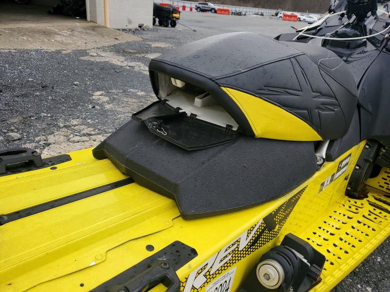 46748136 :رقم المزاد ، 2BPSUTFD4FV000047 vin ، 2015 Ski-doo Snowmobile مزاد بيع