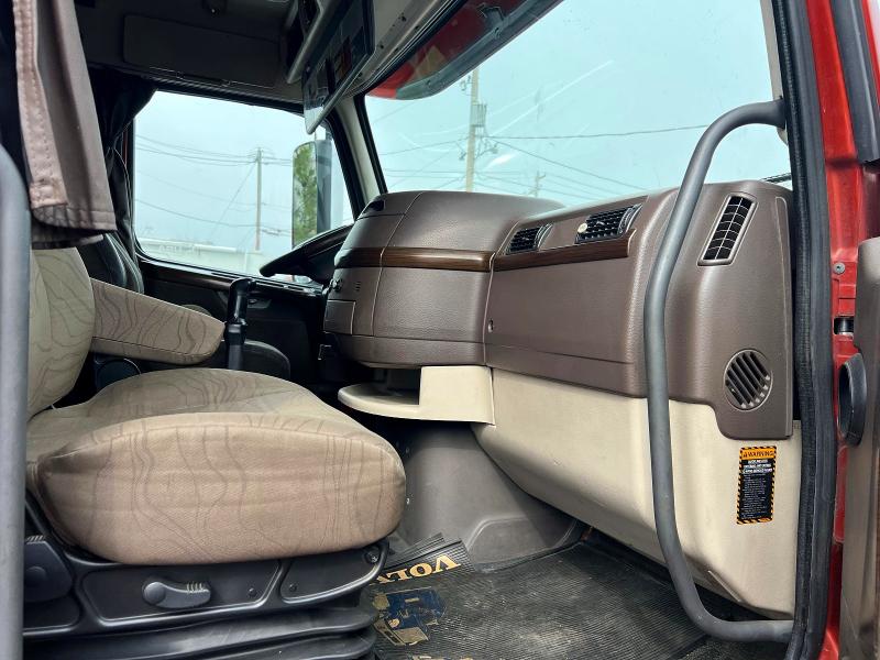 Продажа на аукционе авто 2014 Volvo Vn, vin: 4V4NC9TJ6EN177222, номер лота: 47562866