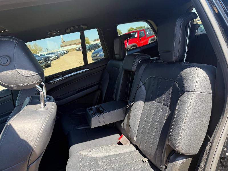 47941136 :رقم المزاد ، 4JGDF6EE9HA837080 vin ، 2017 Mercedes-benz Gls مزاد بيع