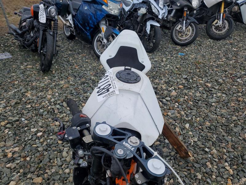 48173406 :رقم المزاد ، MD2JYJ404FC215590 vin ، 2015 Ktm 390 مزاد بيع