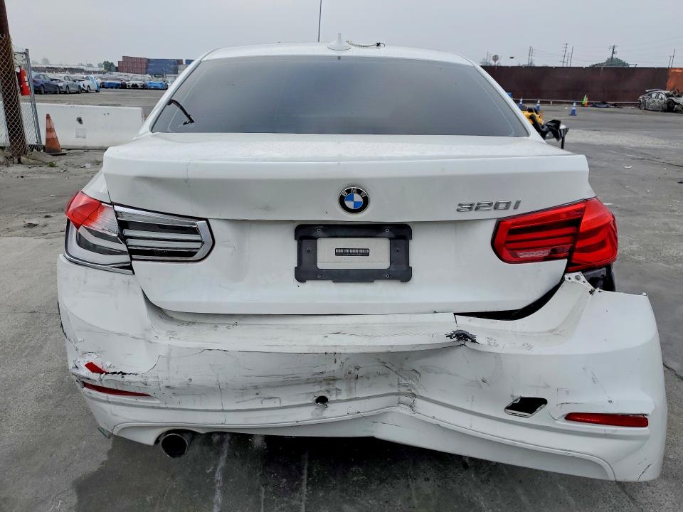 Продаж на аукціоні авто 2016 Bmw 320, vin: WBA8E1G50GNT38018, номер лоту: 46956906
