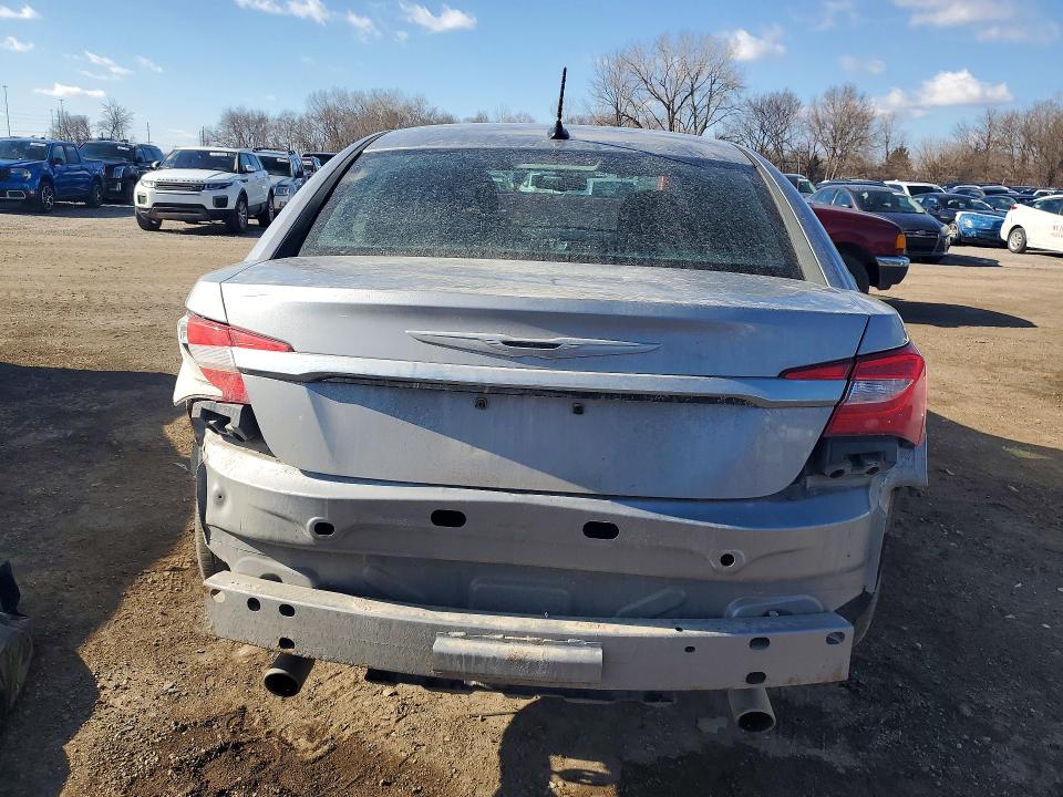 41743026 :رقم المزاد ، 1C3CCBCG6DN739296 vin ، 2013 Chrysler 200 مزاد بيع