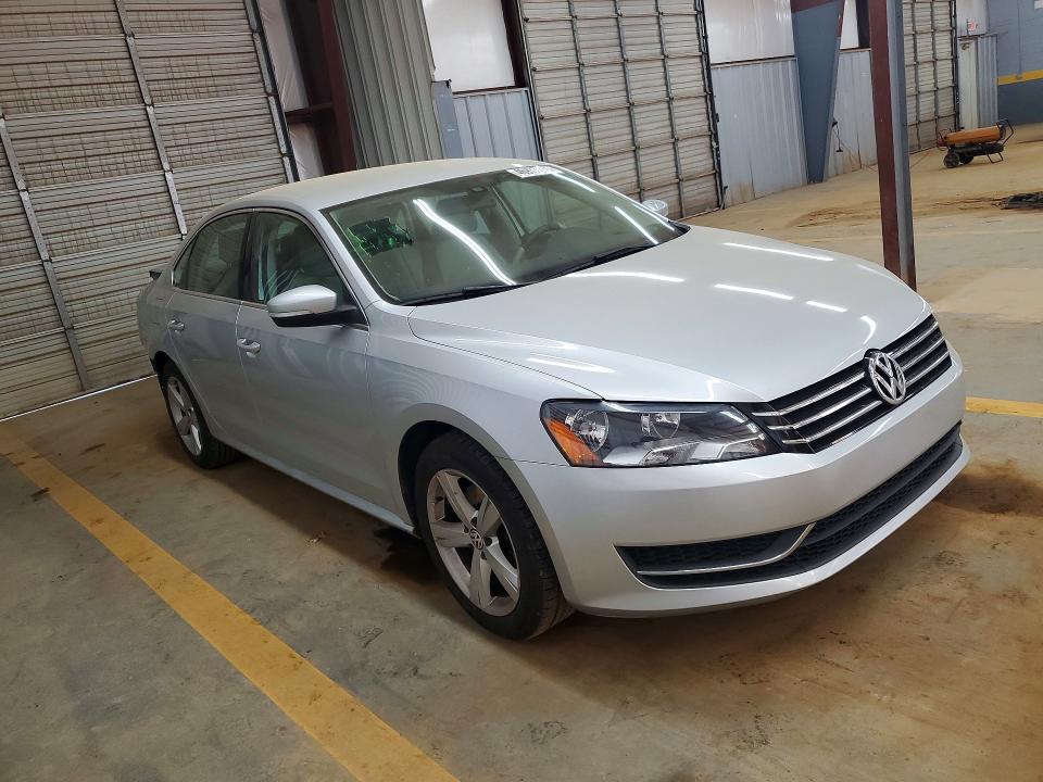 46977286 :رقم المزاد ، 1VWBP7A38DC013389 vin ، 2013 Volkswagen Passat مزاد بيع