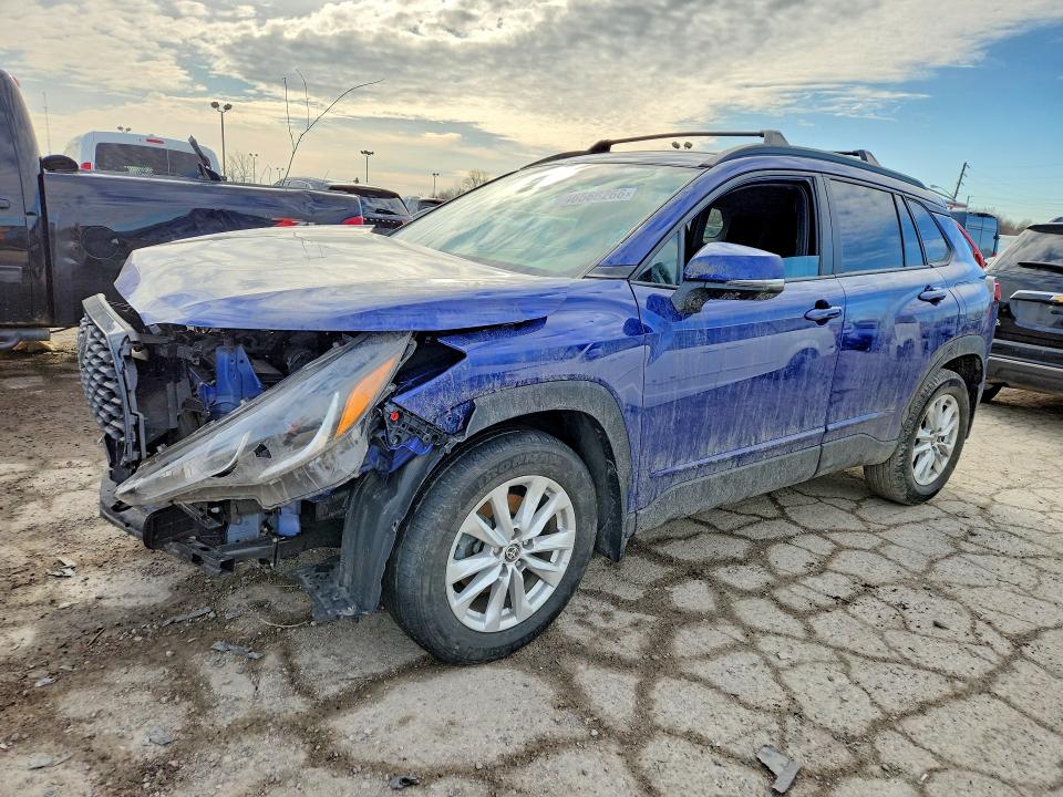 46566266 :رقم المزاد ، 7MUCAAAG7NV002382 vin ، 2022 Toyota Corolla Cross مزاد بيع