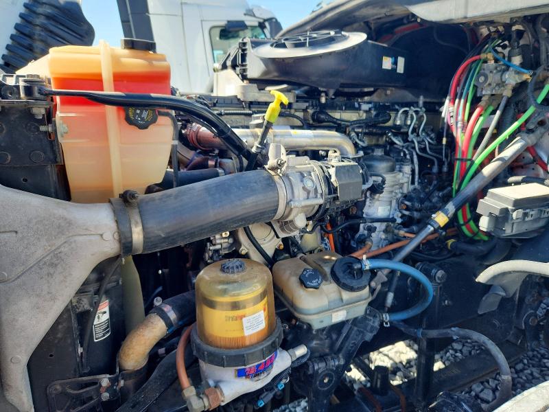 46204006 :رقم المزاد ، 1FUBGEDV0ELFT4298 vin ، 2014 Freightliner Cascadia مزاد بيع