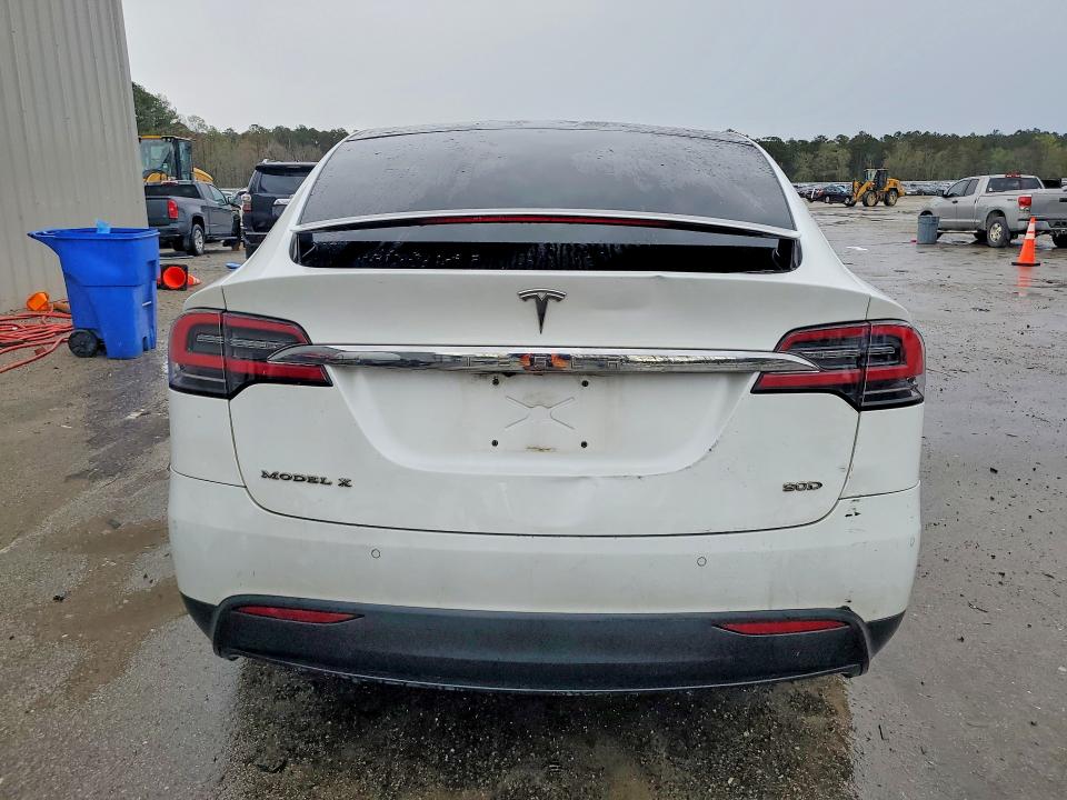 45672596 :رقم المزاد ، 5YJXCBE25GF022017 vin ، 2016 Tesla Model X مزاد بيع