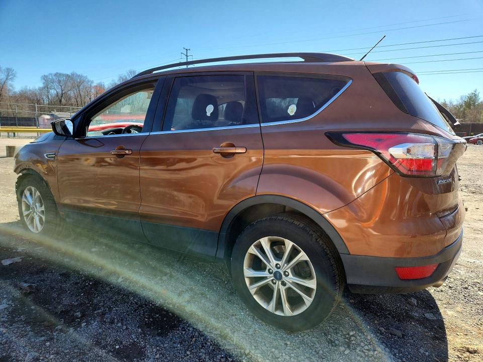 77567605 :رقم المزاد ، 1FMCU9G91HUC06129 vin ، 2017 Ford Escape مزاد بيع