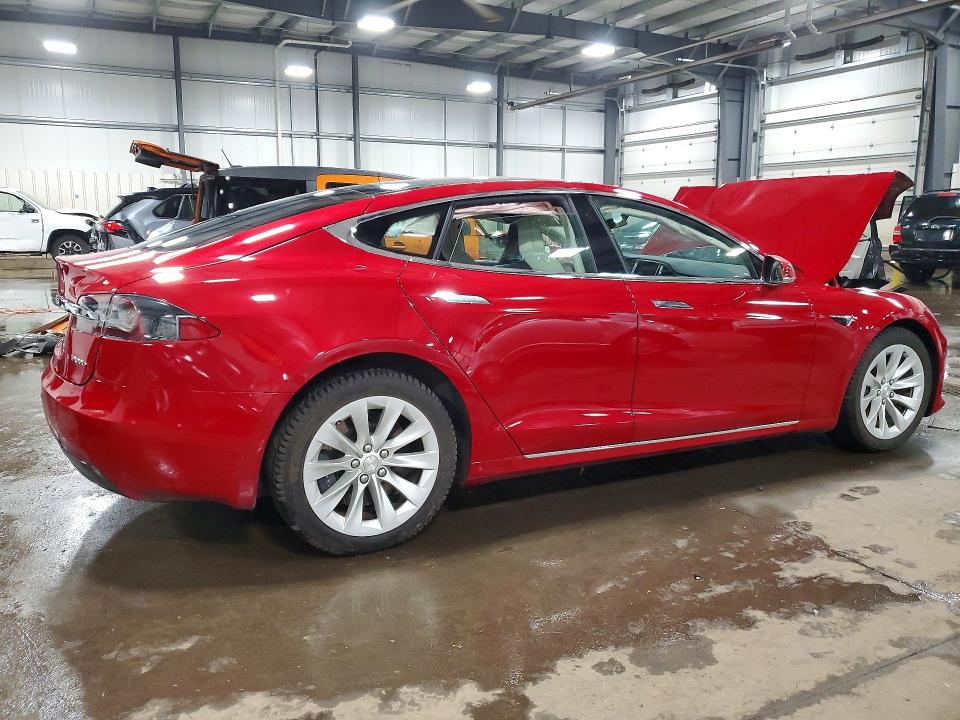 48103696 :رقم المزاد ، 5YJSA1E24JF244601 vin ، 2018 Tesla Model S مزاد بيع