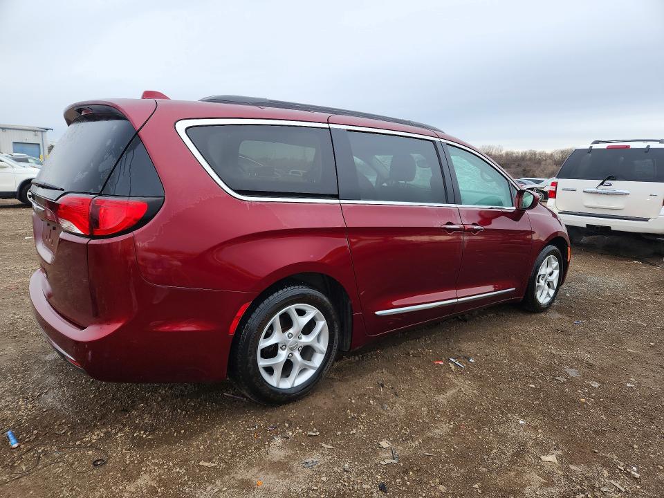 46036576 :رقم المزاد ، 2C4RC1BG3HR584393 vin ، 2017 Chrysler Pacifica مزاد بيع