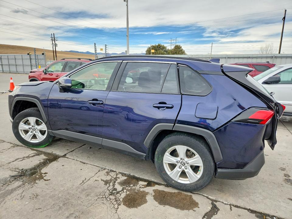 Продажа на аукционе авто 2019 Toyota Rav4, vin: JTMP1RFV7KD039313, номер лота: 45981436