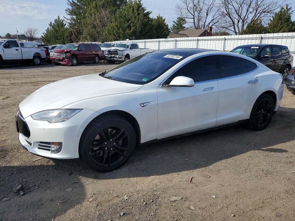 Продажа на аукционе авто 2015 Tesla Model S, vin: 5YJSA1E27FF104176, номер лота: 46759776