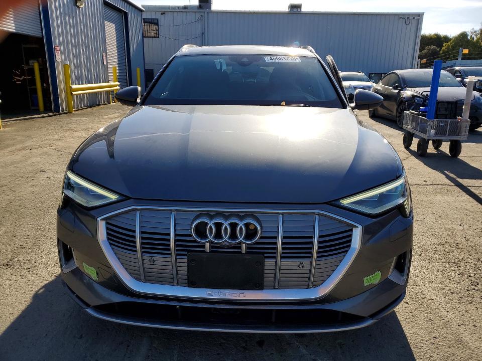 Продажа на аукционе авто 2019 Audi E-tron, vin: WA1VAAGE9KB007122, номер лота: 45661376
