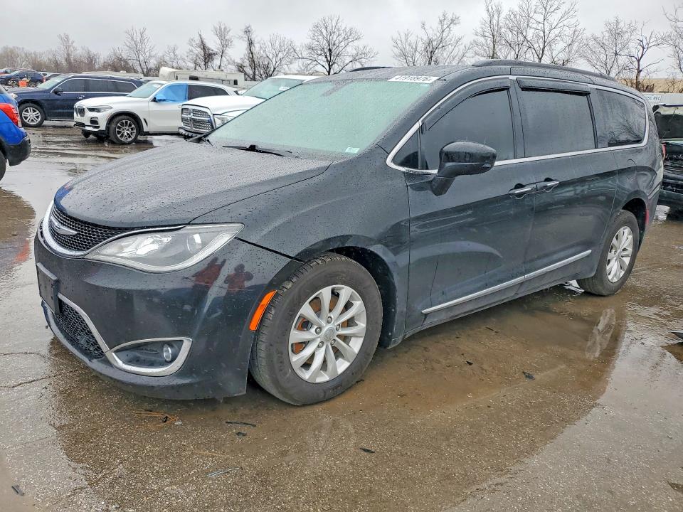 41918976 :رقم المزاد ، 2C4RC1BG5HR591202 vin ، 2017 Chrysler Pacifica مزاد بيع