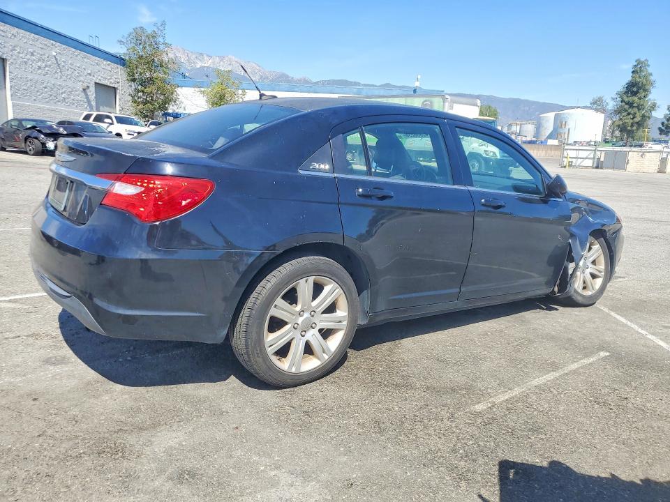 2013 Chrysler 200 მანქანა იყიდება აუქციონზე, vin: 1C3CCBAB8DN639997, აუქციონის ნომერი: 46058296