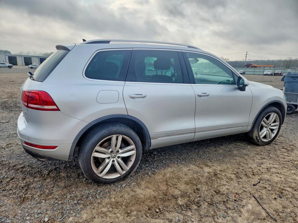 41603486 :رقم المزاد ، WVGEF9BPXED009187 vin ، 2014 Volkswagen Touareg مزاد بيع
